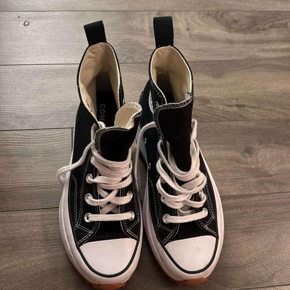 Size 7.5 women’s platform Converse